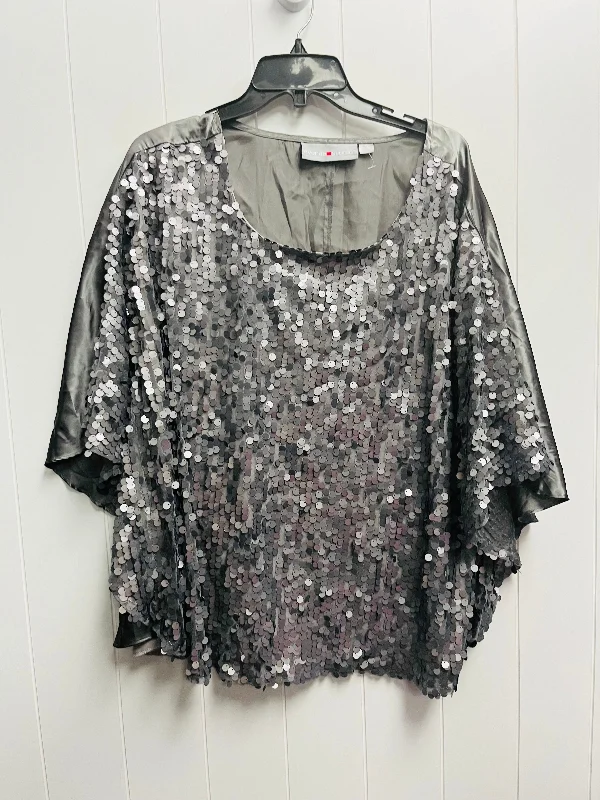 Top Short Sleeve By Avenue In Silver, Size: 18